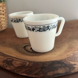 vintage Pyrex “Old Town Blue “coffee mug "Blue Onion" pattern floral set of 2